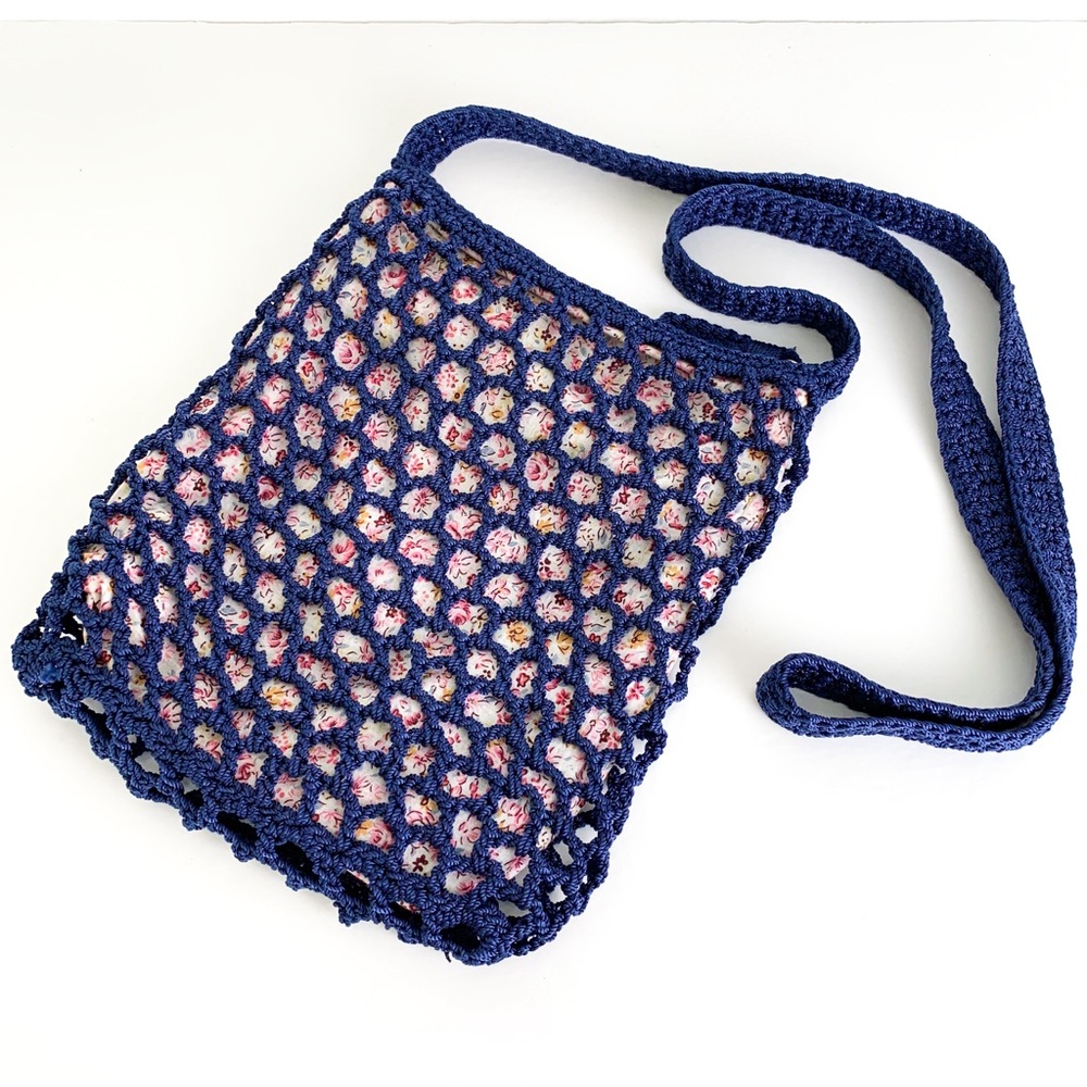 Vintage Mudd crossbody crochet or macrame bag, navy with pink floral lining